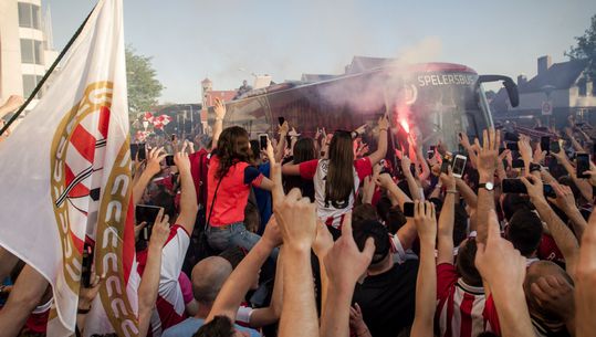 Besloten training PSV voor Ajax-uit: tóch een kwartiertje open voor 'vuurwerk-supporters'
