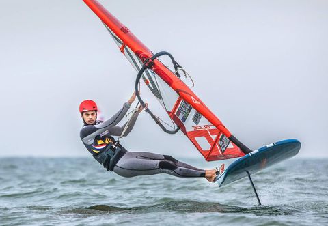Olympisch surfkampioen Badloe gaat foilen en komt 15 kilo aan: 'Moet inhaalslag maken'