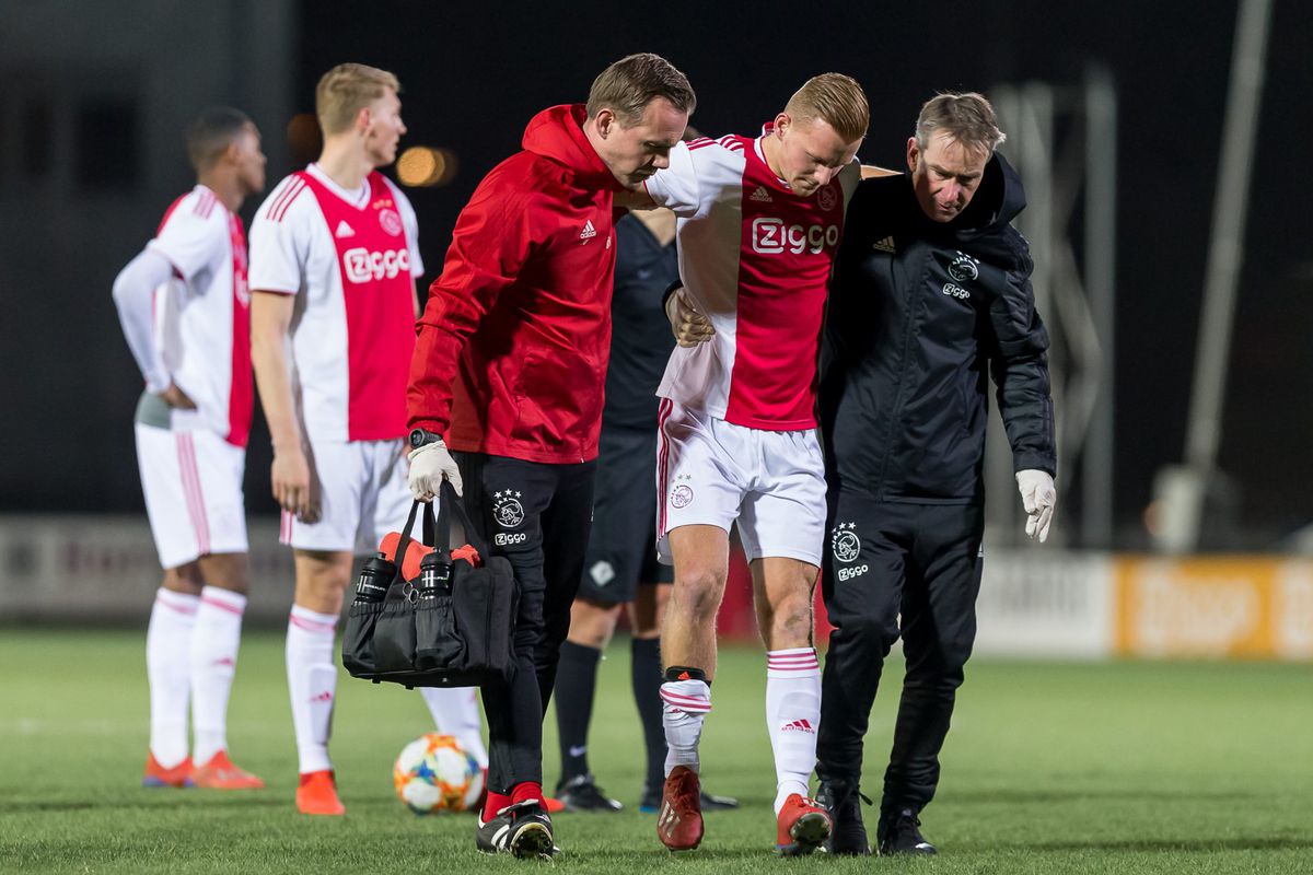 Ajax raakt Dani de Wit kwijt bij miniversie derby van Noord-Holland