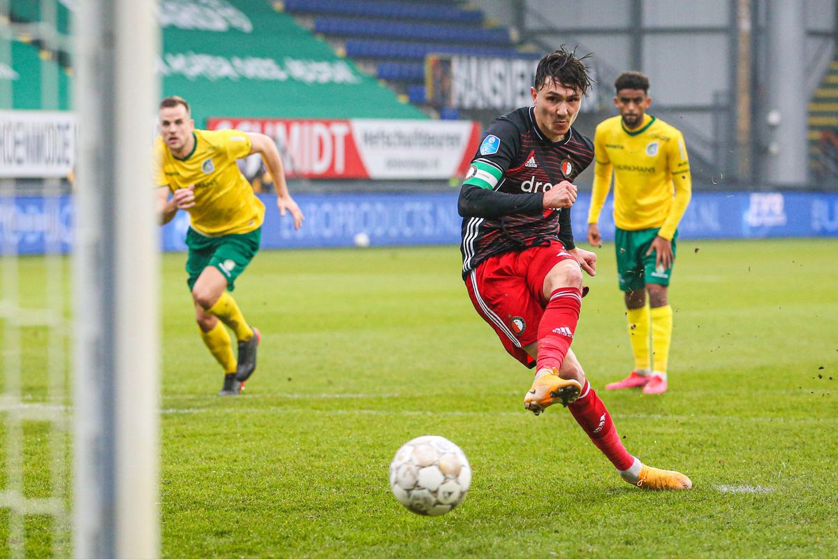 Feyenoord staat na 12 minuten 1-0 achter en met een man minder, maar wint toch simpel van Fortuna Sittard