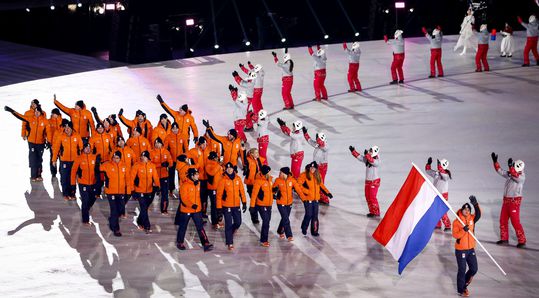 Amerikaanse commentator zegt sorry voor opmerking over schaatsende Nederlanders (video)