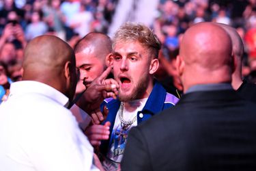 🎥 | UFC-legende Daniel Cormier is Jake Paul zat: 'Hij noemde me dikzak, ik sloop hem'