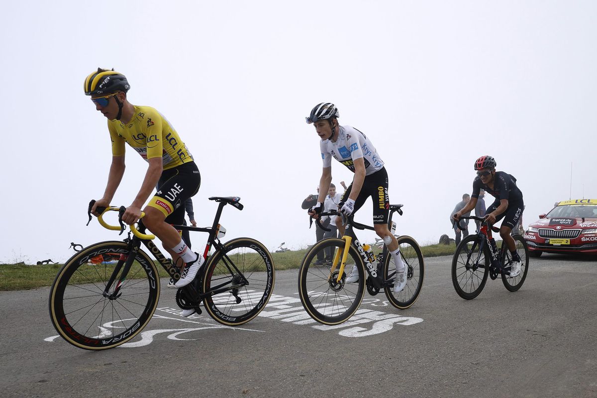 TV-gids: via deze zender(s) kijk je naar de laatste bergetappe van de Tour de France