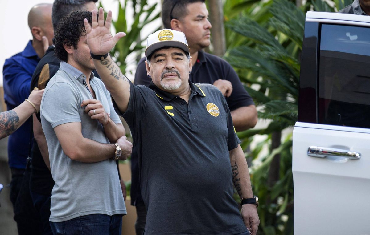 Maradona moet vanwege zijn gezondheid rust houden en stopt dus als trainer in Mexico