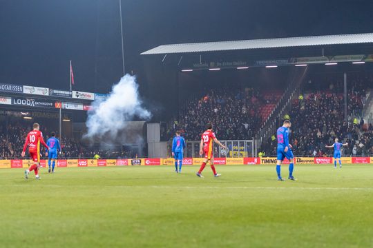 Vuurwerk op en naast het veld, maar geen winnaar bij Go Ahead Eagles tegen FC Utrecht