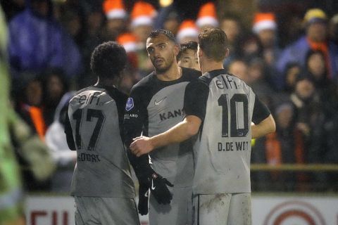 AZ wint pas ná verlenging van Tweede Divisie-club HHC in TOTO KNVB Beker