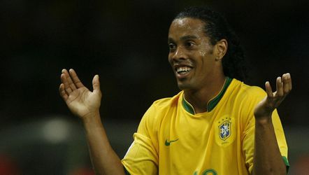 'Ronaldinho haalt voetbalschoenen uit kast voor Chapecoense'