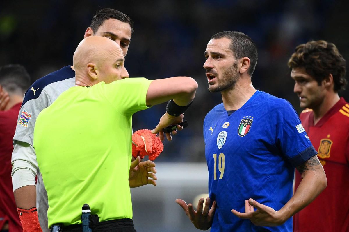 Leonardo Bonucci zegt sorry voor domme rode kaart tegen Spanje: 'Ben bozer dan jij'