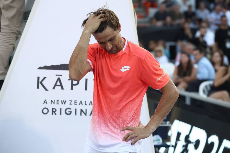 Ferrer moet opgeven en verlaat met dikke tranen de baan in Auckland