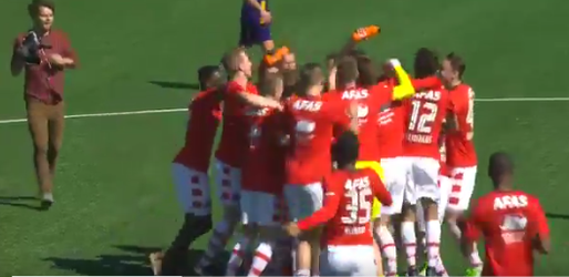 Feestje bij Jong AZ na 7-0 winst, kampioenschap en promotie naar Jupiler League (video)