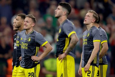 Feyenoord strijdend ten onder tegen AS Roma van Mourinho en Karsdorp in finale Conference League