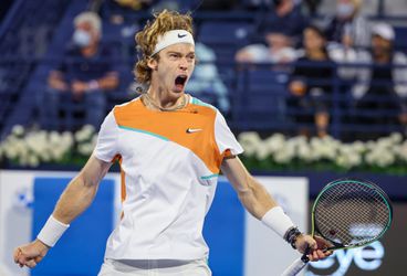 Russische tennisser Rublev protesteert tegen oorlog en wint ook 2e toernooi op rij