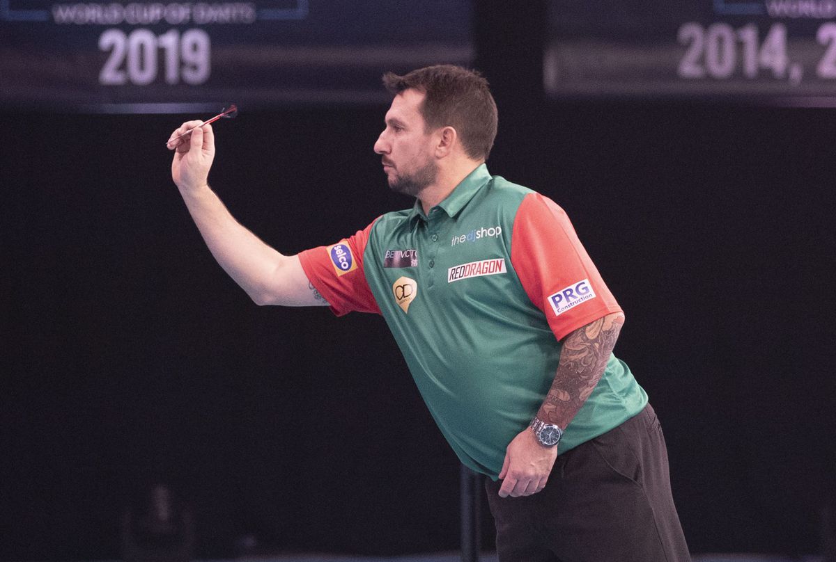 Titelfavoriet Wales kruipt door het oog van de naald op World Cup of Darts