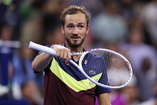 🎥 | WOW! Daniil Medvedev slaat prachtig balletje tussen de benen op US Open