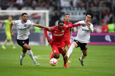 Bundesliga: Frimpong en Letsch allebei hard onderuit op doelpuntrijke middag