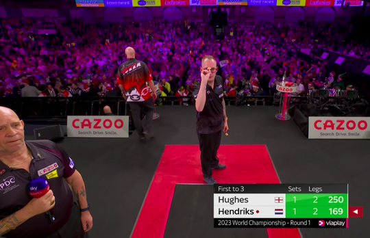 HAHA! PDC gaat wéér de mist in en haalt Jimmy en Jerry Hendriks door elkaar