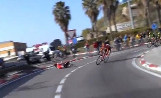 AUW! Kelderman maakt keiharde klapper en moet de Ronde van Catalonië verlaten (video)