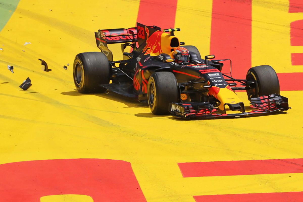 Verstappen baalt: 'Dan is het helaas einde race' (video)