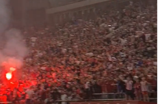 🎥 | Marcelo zet zijn eerste stappen in het stadion van Olympiakos en krijgt een bizar onthaal