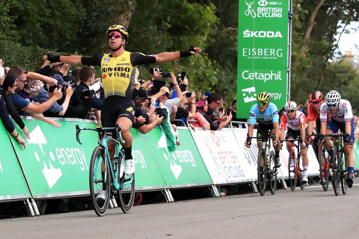 En dat is 3! Dylan Groenewegen wint wéér etappe in de Tour of Britain!