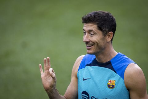 Robert Lewandowski is happy bij Barcelona, maar boos op leugens: 'Ze roepen maar wat'