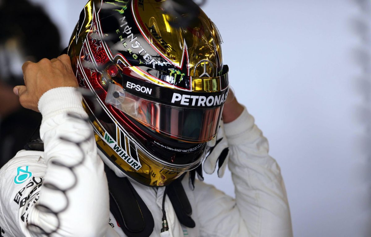 Hamilton rijdt in Abu Dhabi met nummer 1 én gouden helm