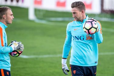 Ontbijtshake: Nederlandse dartsfinale in de maak, Stekelenburg moet in de goal