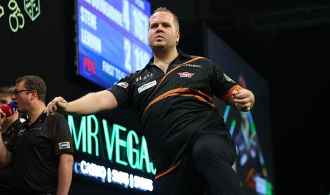 Dirk van Duijvenbode is door nederlaag tegen Luke Humphries uitgeschakeld op Grand Slam
