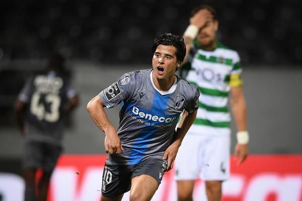 Feyenoord heeft Portugees Teixeira eindelijk  binnen
