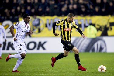 Vitesse wint dankzij Castaignos en verlaat Europa met opgeheven hoofd