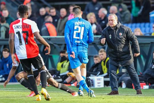 Advocaat over de rode kaart van Berghuis: 'Ik maakte vroeger ook dit soort slidings'
