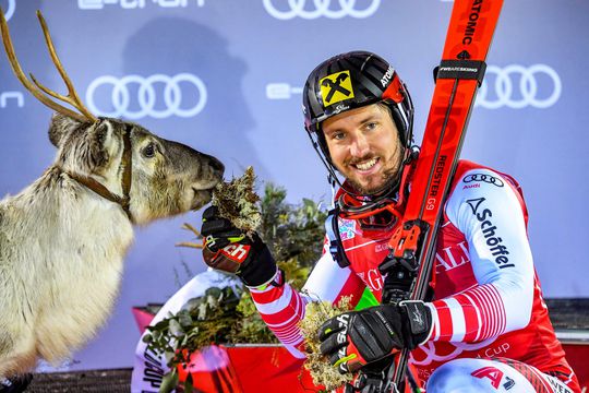 Hirscher begint seizoen met fraaie zege