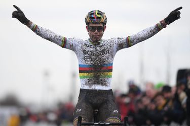 Van Aert is rivaal Van der Poel in Bredene wél te snel af