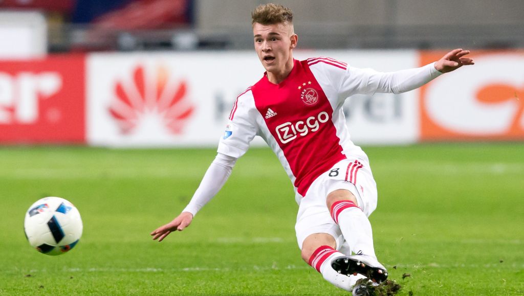 Sinkgraven maakt eerste minuten van het seizoen in Ajax 2