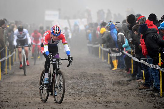 Vette nieuwe hindernis bij veldrijdwedstrijd in België: Toyo Tires Trap