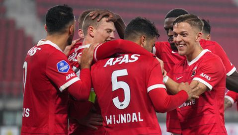 Invaller Albert Gudmundsson helpt AZ aan 3 punten tegen Willem II