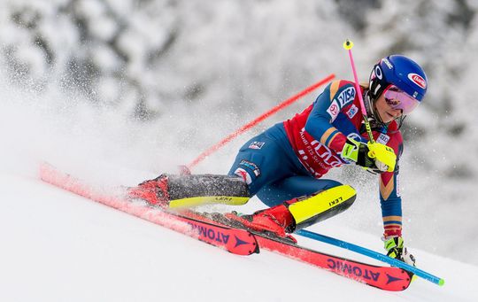Shiffrin skiet als snelste naar wereldbekerzege in Linz