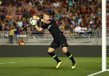 Pijnlijke dag voor Cillessen: doelman houdt ribblessure over aan training bij Barcelona