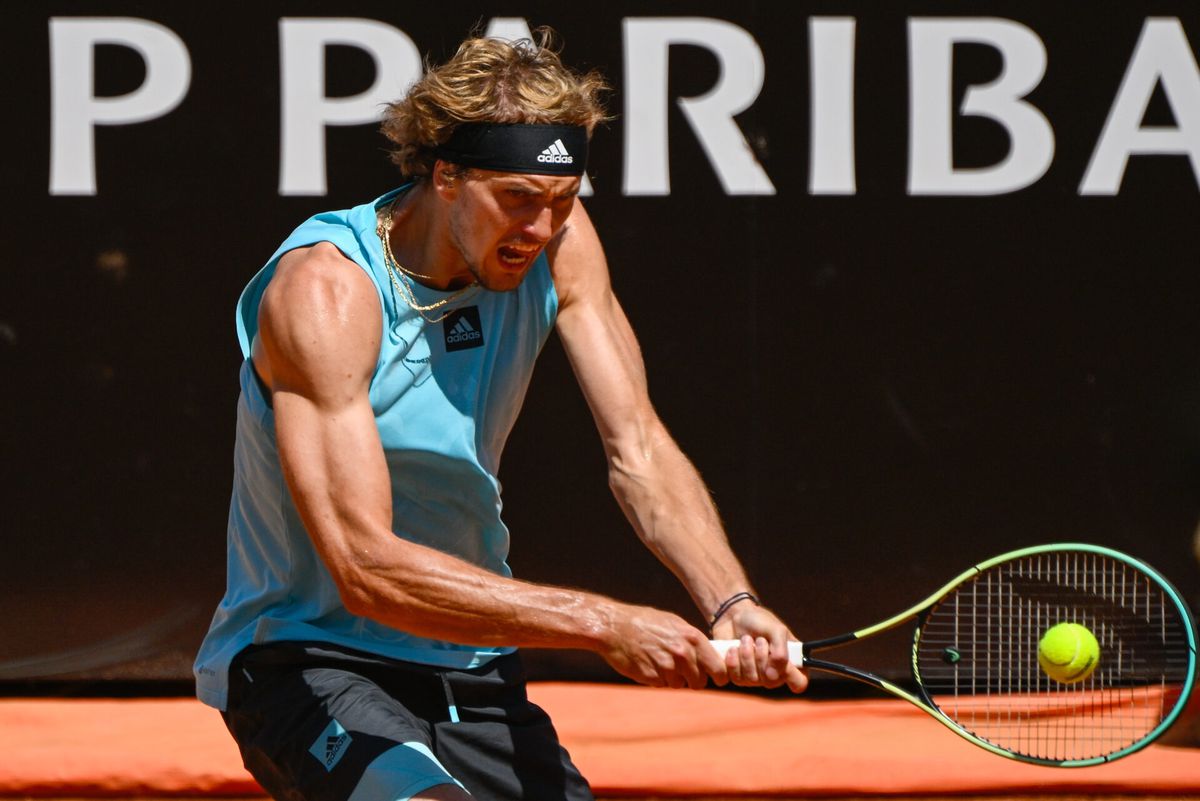 Mijlpaal! Alexander Zverev pakt 100e masterszege en staat in kwartfinales masterstoernooi Rome