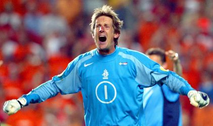 Genieten: de mooiste reddingen van de jarige Edwin van der Sar (video)