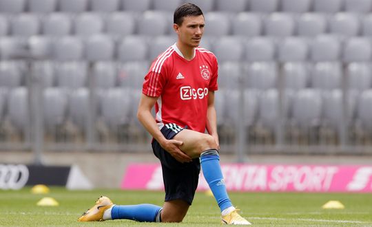 'Jonkies' van Ajax geven basisploeg pak slaag bij trainingspartijtje