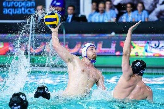 WTF? Nederlandse waterpoloër is het zat en wil met Duitsland naar de Olympische Spelen