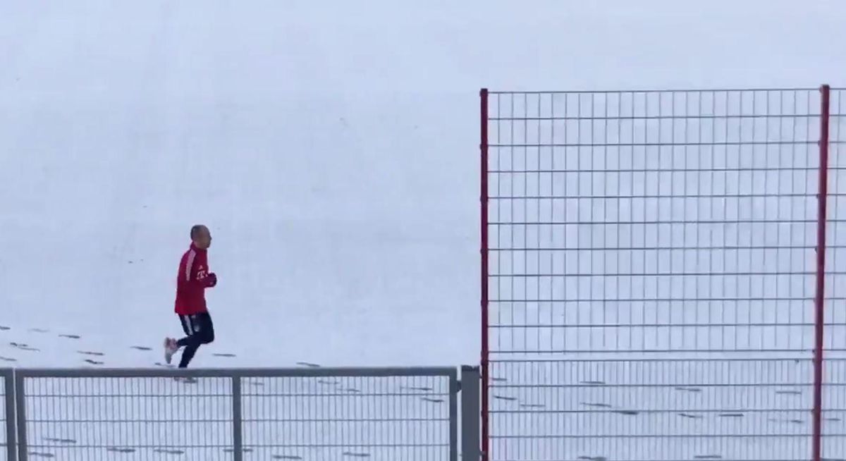 Robben werkt eenzaam in de sneeuw aan rentree: 'Hij is er na het weekend weer bij'