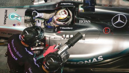 Kampioen Hamilton valt uit in Singapore