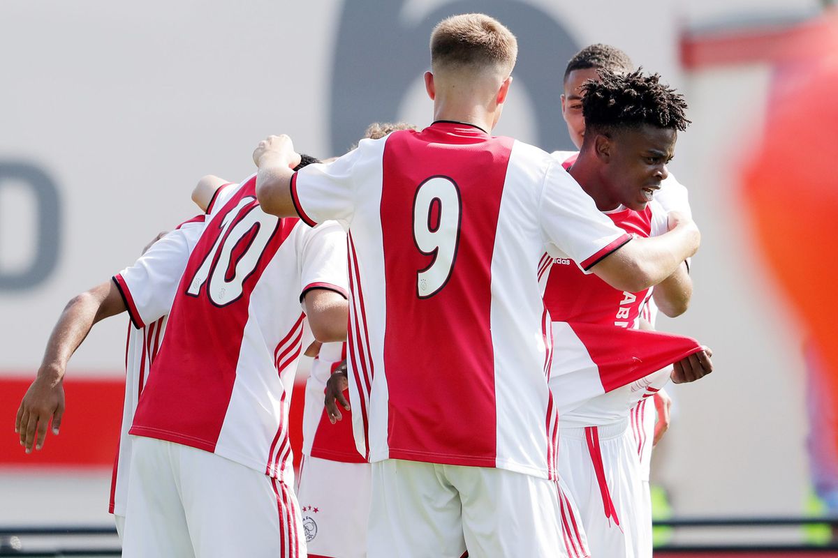 Ajax O19 verslaat Feyenoord in miniklassieker en pakt de Supercup (video's)