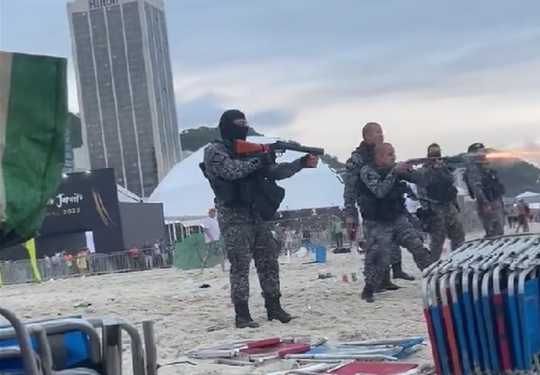 🎥 | Politie schiet op Boca Juniors-fans bij rellen op het strand voor Copa Libertadores-finale