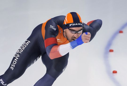 🎥 | Kjeld Nuis pakt goud op de 1500 meter bij de wereldbeker