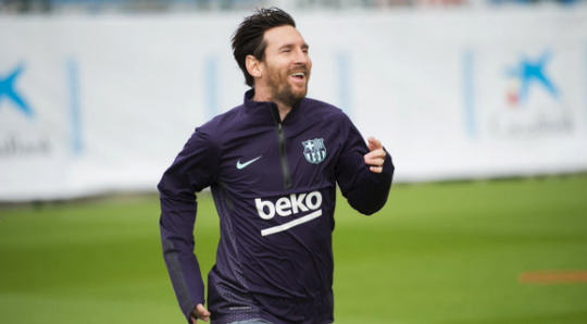 Messi traint weer mee bij Barcelona