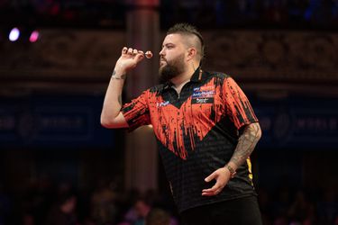 🎯 | Prima switch: Michael Smith gooit 9-darter na uurtje ingooien met nieuwe pijlen