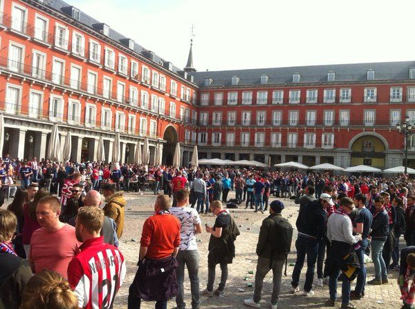 Kamervragen gesteld over wangedrag PSV-fans in Madrid